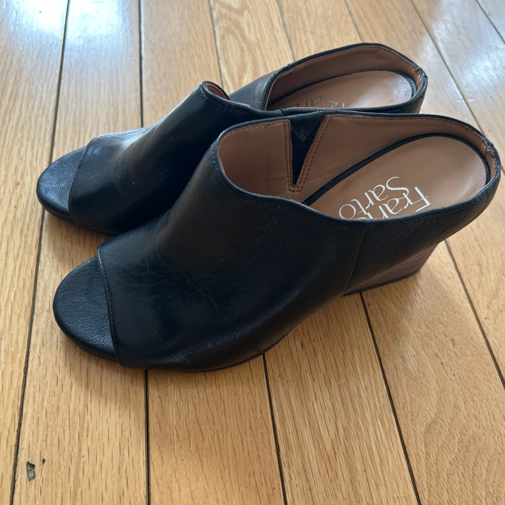 Fair condition Franco Sarto Black Leather Open-Toe Mule women’s size 4.5!!